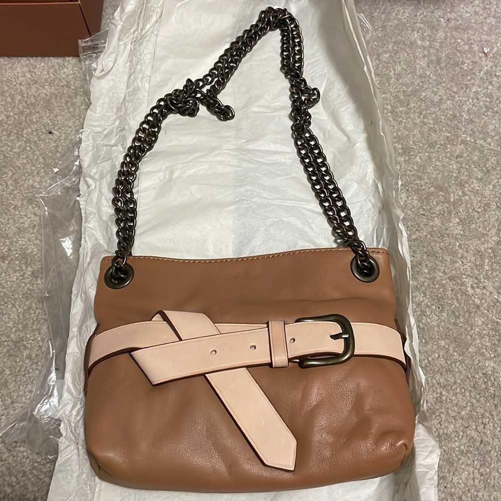 NWT Ann Taylor, small Crossbody bag. Zip top with inside pockets, chain strap